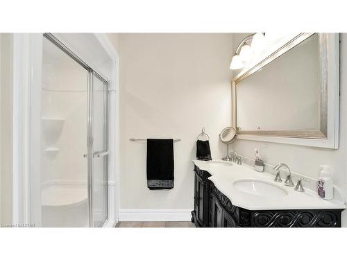 2935 Glanworth Drive, London, ON - Indoor Photo Showing Bathroom