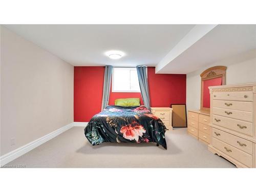 2935 Glanworth Drive, London, ON - Indoor Photo Showing Bedroom
