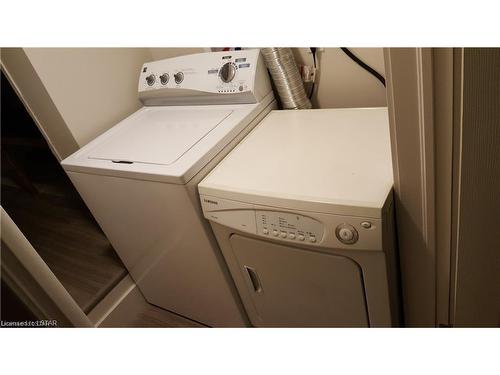 Lower-1054 Margaret Street, London, ON - Indoor Photo Showing Laundry Room