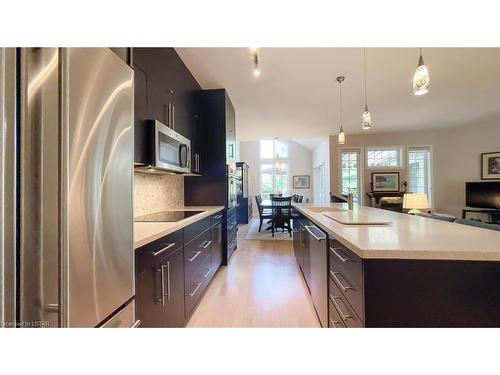 5 Oakwood Links Lane, Grand Bend, ON - Indoor Photo Showing Kitchen With Upgraded Kitchen