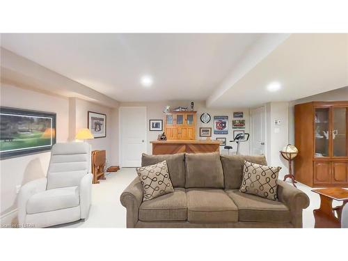 5 Oakwood Links Lane, Grand Bend, ON - Indoor Photo Showing Living Room