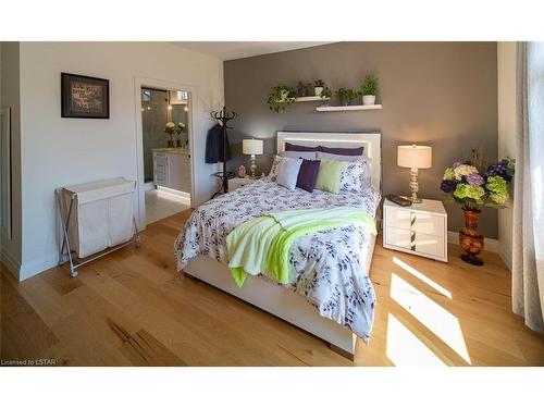 47 Ashby Crescent, Strathroy, ON - Indoor Photo Showing Bedroom