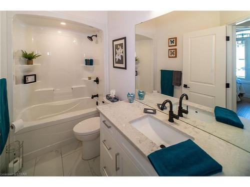 47 Ashby Crescent, Strathroy, ON - Indoor Photo Showing Bathroom