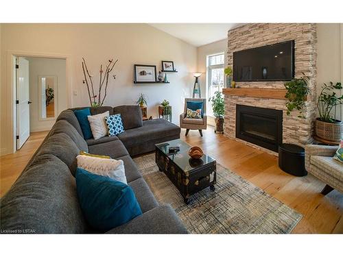 47 Ashby Crescent, Strathroy, ON - Indoor Photo Showing Living Room With Fireplace