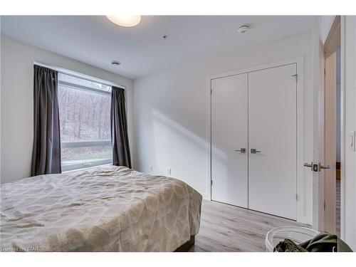 103-455 Charlton Avenue, Hamilton, ON - Indoor Photo Showing Bedroom