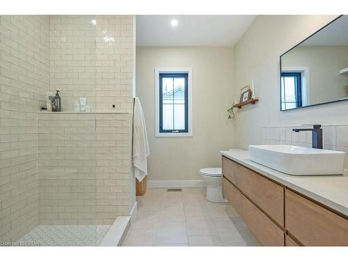8908 Morris Street, Iona Station, ON - Indoor Photo Showing Bathroom