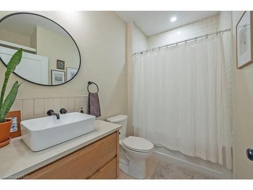8908 Morris Street, Iona Station, ON - Indoor Photo Showing Bathroom