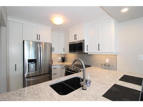 608-9 Pine Street, Grand Bend, ON - Indoor Photo Showing Kitchen With Upgraded Kitchen
