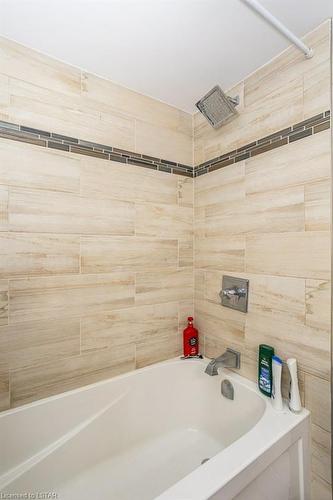906-389 Dundas Street, London, ON - Indoor Photo Showing Bathroom