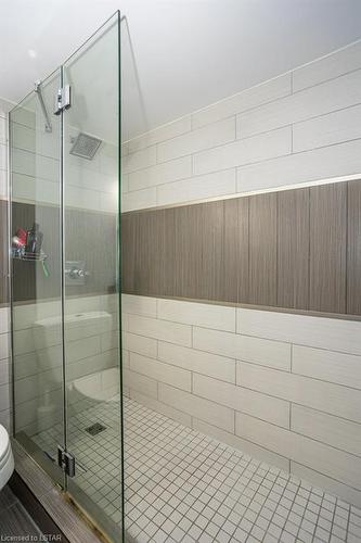 906-389 Dundas Street, London, ON - Indoor Photo Showing Bathroom