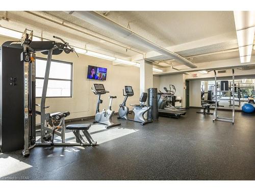 906-389 Dundas Street, London, ON - Indoor Photo Showing Gym Room