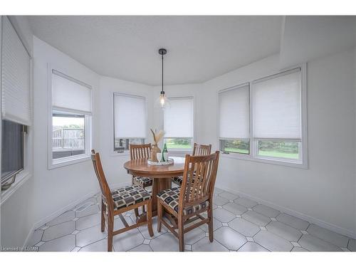 2578 Jenedere Court, London, ON - Indoor Photo Showing Dining Room