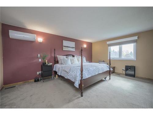 2578 Jenedere Court, London, ON - Indoor Photo Showing Bedroom