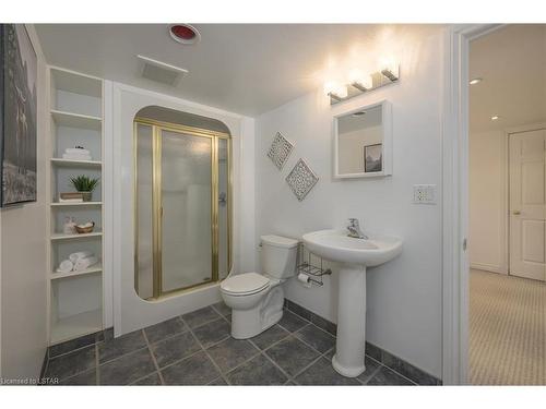 2578 Jenedere Court, London, ON - Indoor Photo Showing Bathroom