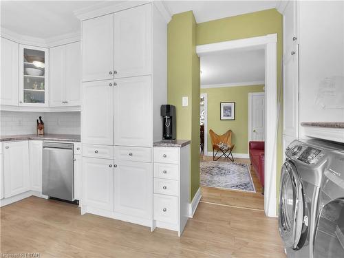 854 Lorne Avenue, London, ON - Indoor Photo Showing Laundry Room