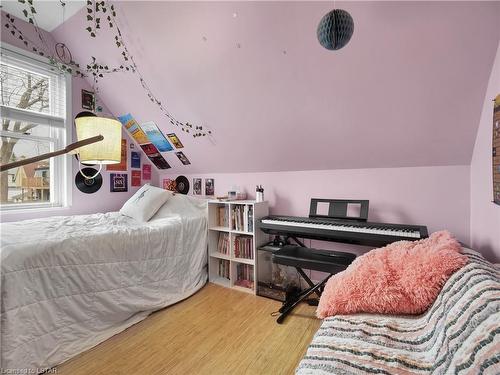 854 Lorne Avenue, London, ON - Indoor Photo Showing Bedroom