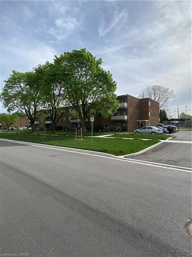 303-41 Parkside Drive, St. Thomas, ON - Outdoor