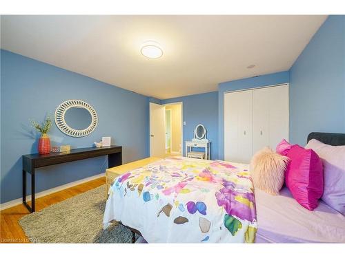37 Timber Drive, London, ON - Indoor Photo Showing Bedroom