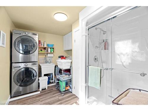 104 Main Street, Glencoe, ON - Indoor Photo Showing Laundry Room