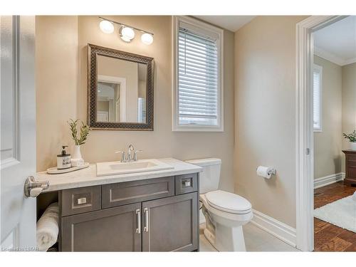 683 Tennent Avenue, London, ON - Indoor Photo Showing Bathroom