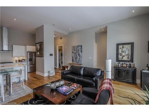 400-1705 Fiddlehead Place, London, ON - Indoor Photo Showing Living Room