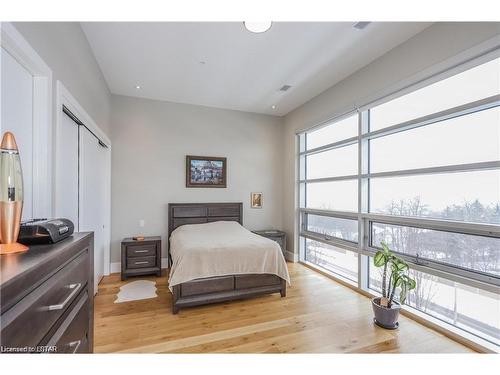 400-1705 Fiddlehead Place, London, ON - Indoor Photo Showing Bedroom