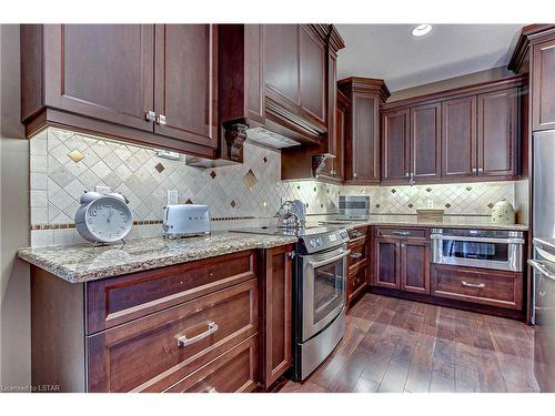 17-725 Eagletrace Drive, London, ON - Indoor Photo Showing Kitchen