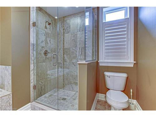 17-725 Eagletrace Drive, London, ON - Indoor Photo Showing Bathroom
