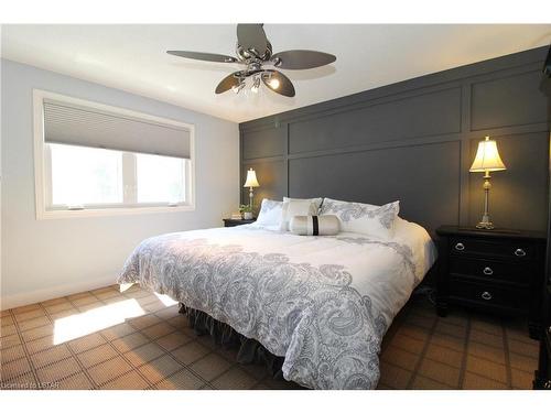 334 Wyldwood Lane, Grand Bend, ON - Indoor Photo Showing Bedroom