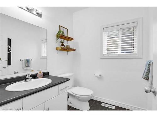 500 Blackacres Boulevard, London, ON - Indoor Photo Showing Bathroom