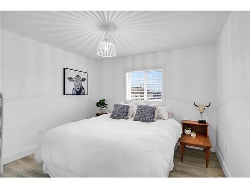 500 Blackacres Boulevard, London, ON - Indoor Photo Showing Bedroom