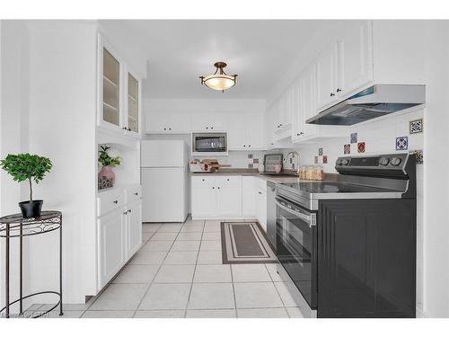44-410 Ambleside Drive, London, ON - Indoor Photo Showing Kitchen