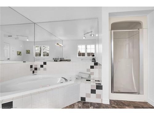 44-410 Ambleside Drive, London, ON - Indoor Photo Showing Bathroom