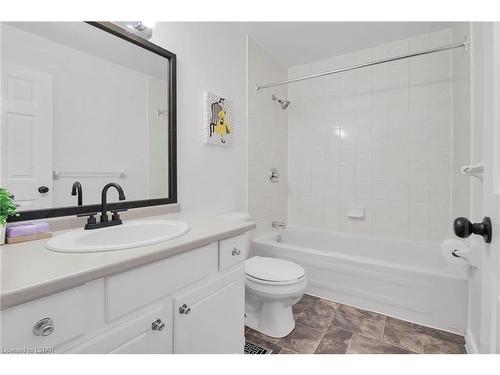 44-410 Ambleside Drive, London, ON - Indoor Photo Showing Bathroom