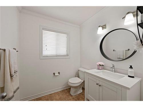 943 Blythwood Road, London, ON - Indoor Photo Showing Bathroom