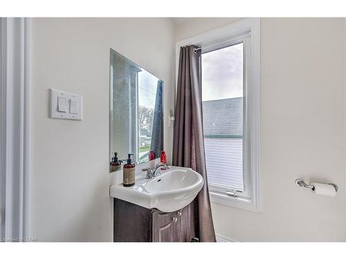 21 Hughes Street, St. Thomas, ON - Indoor Photo Showing Bathroom