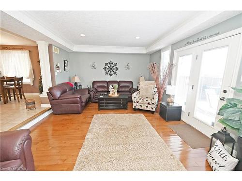 115 Hagerman Crescent, St. Thomas, ON - Indoor Photo Showing Living Room