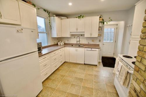 742 Oxford Street E, London, ON - Indoor Photo Showing Kitchen With Double Sink
