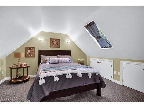 9941 Nipigon Street, Port Franks, ON - Indoor Photo Showing Bedroom