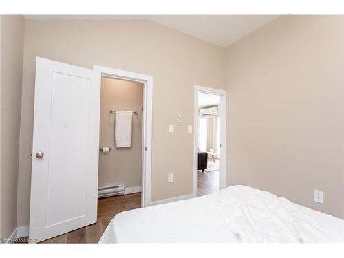 20927 Lakeside Drive, Thorndale, ON - Indoor Photo Showing Bedroom