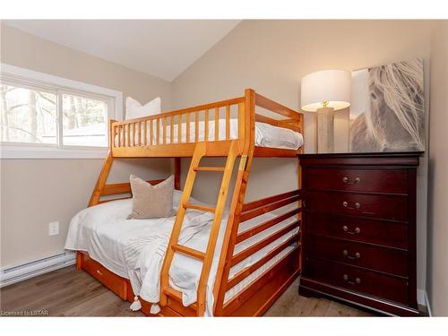 20927 Lakeside Drive, Thorndale, ON - Indoor Photo Showing Bedroom