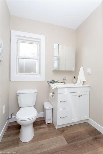 20927 Lakeside Drive, Thorndale, ON - Indoor Photo Showing Bathroom