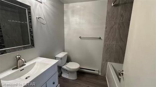 1-82 Finch Drive, Sarnia, ON - Indoor Photo Showing Bathroom