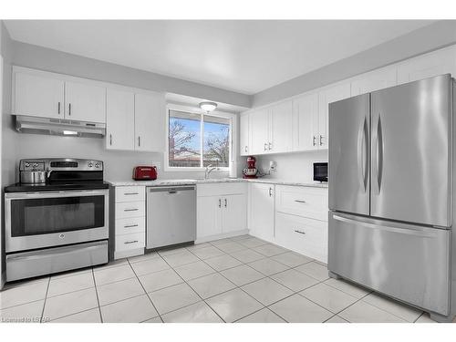56 Piers Crescent, London, ON - Indoor Photo Showing Kitchen