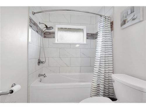 56 Piers Crescent, London, ON - Indoor Photo Showing Bathroom
