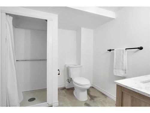 56 Piers Crescent, London, ON - Indoor Photo Showing Bathroom