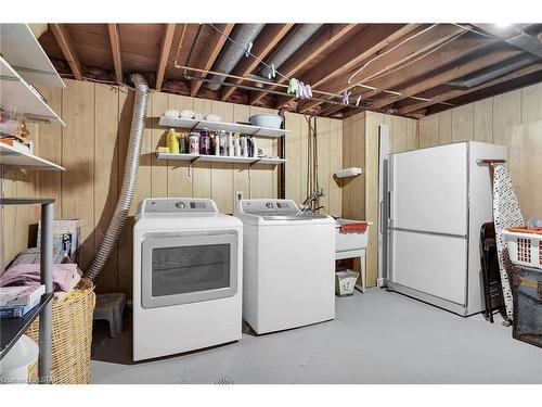 56 Piers Crescent, London, ON - Indoor Photo Showing Laundry Room