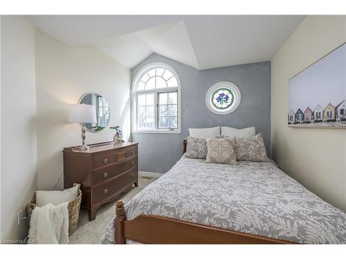 20 Regina Street, London, ON - Indoor Photo Showing Bedroom