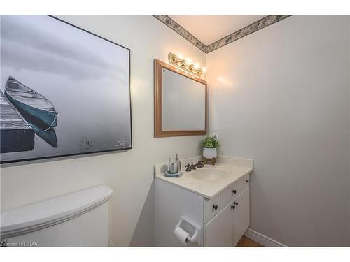 20 Regina Street, London, ON - Indoor Photo Showing Bathroom