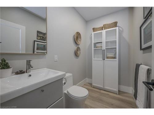 185 Commissioners Road E, London, ON - Indoor Photo Showing Bathroom